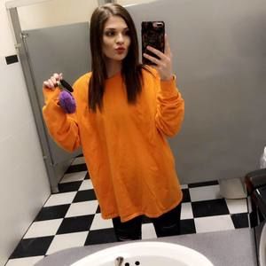 Meet your Posher, Hallie